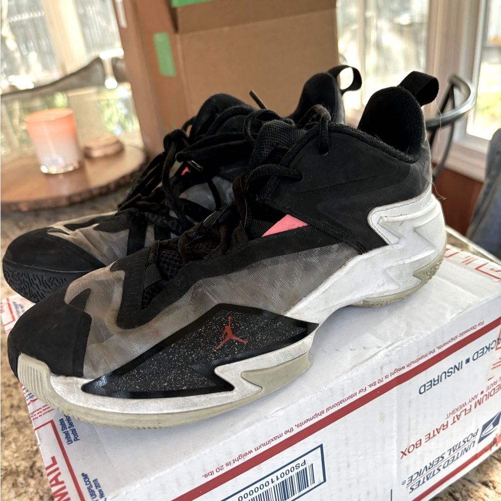 Jordan One Take 3 GS. Kids basketball shoe. Size 6